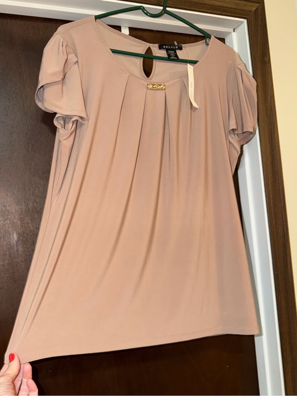 NEW NWT XL Blush Tan Pleated Keyhole Cap Short Sleeve Top. Gold Accent